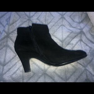 Black heal ankle boots
